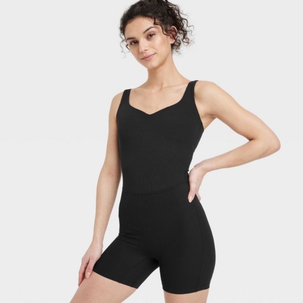 NWT ALL IN MOTION Women's Brushed Sculpt Rib Short Active
Bodysuit